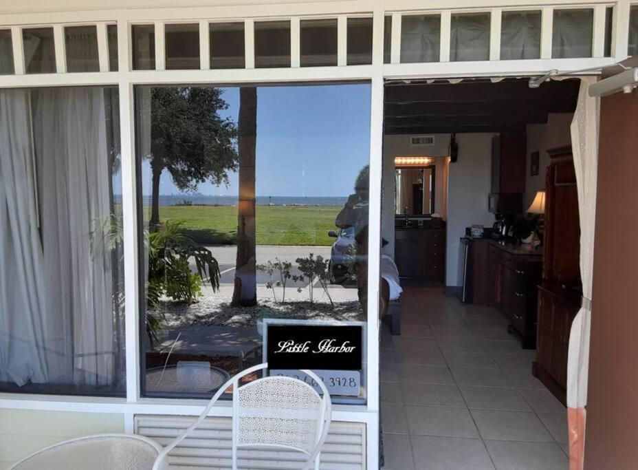 Beautiful One Bedroom Resort-Style Studio With Pool And Beach Access Ruskin Exterior foto