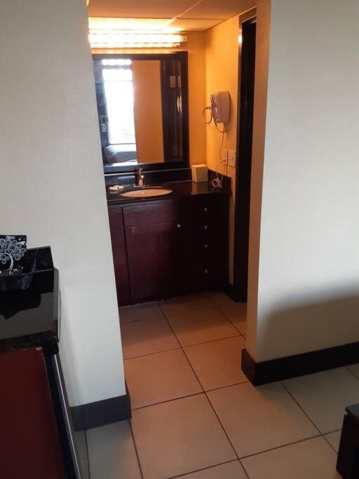 Beautiful One Bedroom Resort-Style Studio With Pool And Beach Access Ruskin Exterior foto