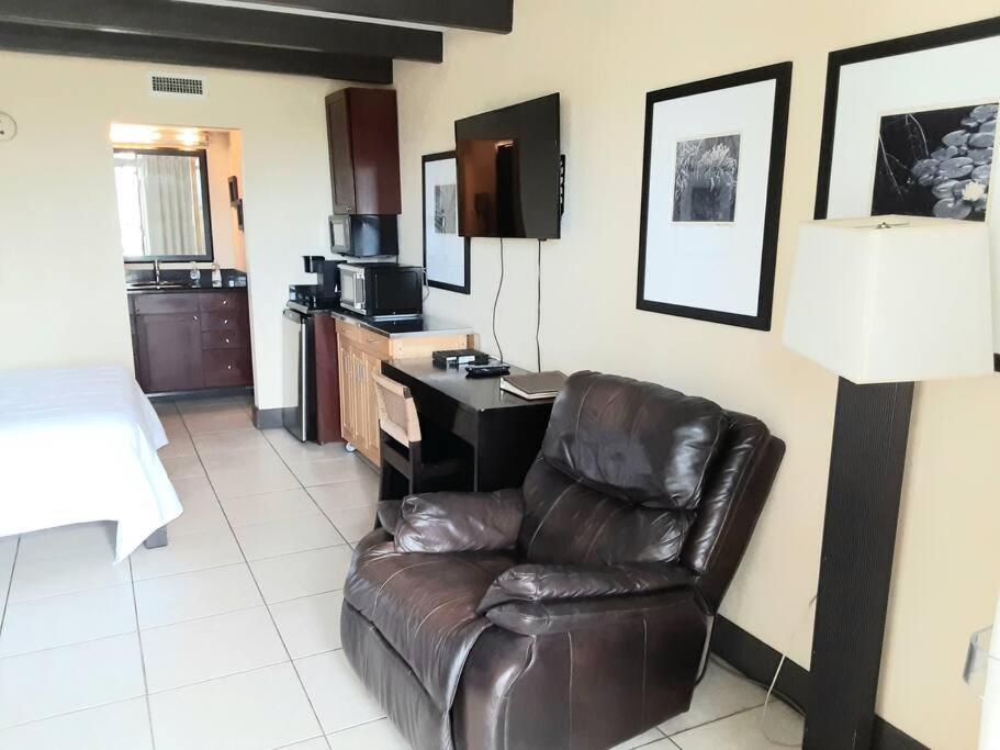 Beautiful One Bedroom Resort-Style Studio With Pool And Beach Access Ruskin Exterior foto