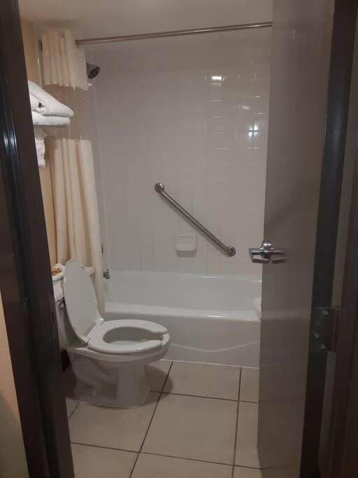 Beautiful One Bedroom Resort-Style Studio With Pool And Beach Access Ruskin Exterior foto
